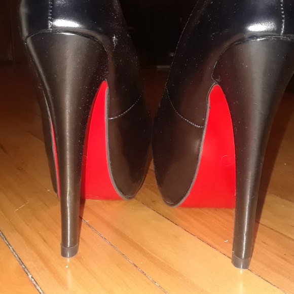 Red bottoms - Picture 2 of 3